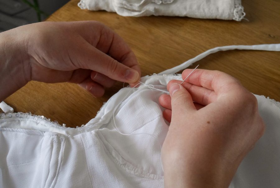 Les savoirs faire par A.Tellier : la couture, créatrice de robe de mariée